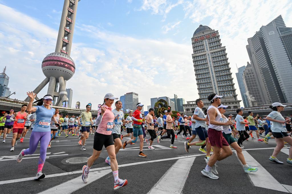 yl23455永利平台-深一度｜从“卷”到“暖”，上海半马这样跑过十年